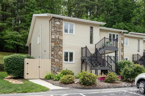580 Britton Creek Dr, Hendersonville, NC, 28791-7208 | Card Image