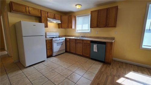 235 Wadsworth St, Providence, RI, 02909-2316 | Card Image