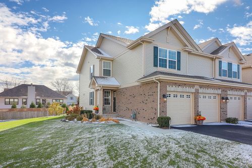 2084 Canyon Creek Ct, Aurora, IL, 60503-4929 | Card Image