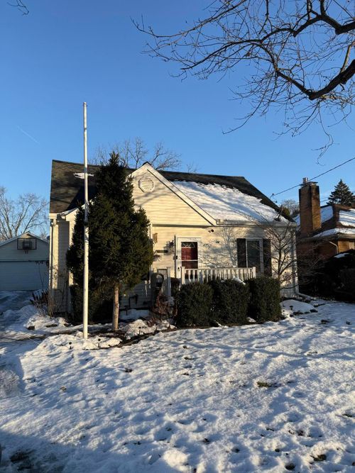 1005 S Wisner St, Jackson, MI, 49203-2860 | Card Image