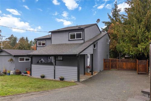 7004 Wallace Dr, Central Saanich, BC, V8M1G1 | Card Image