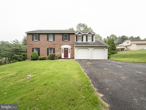 311 Mountain Ave, ROBESONIA, PA, 19551-9527 | Card Image