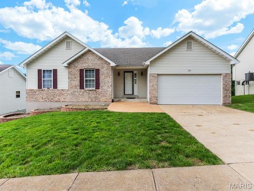 122 Winter Valley Dr, Fenton, MO, 63026-4879 | Card Image