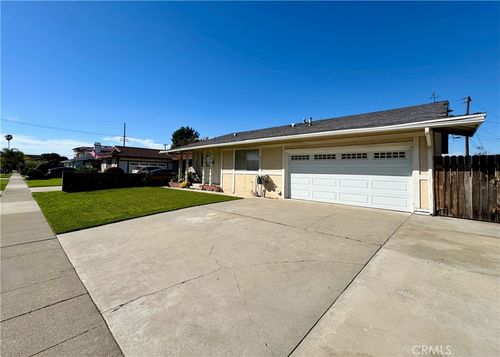 8561 Glasgow Cir, Huntington Beach, CA, 92647-4946 | Card Image