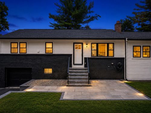 11 Hanson Ave, Salem, NH, 03079-4218 | Card Image