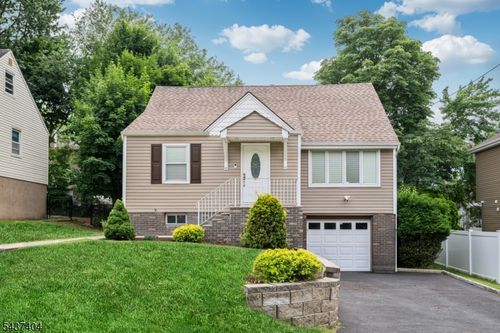 16 Highview Dr, Woodland Park, NJ, 07424-2712 | Card Image