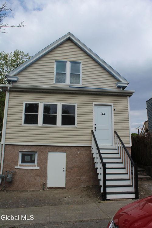 144 Hawk St S, Albany, NY, 12202-1429 | Card Image
