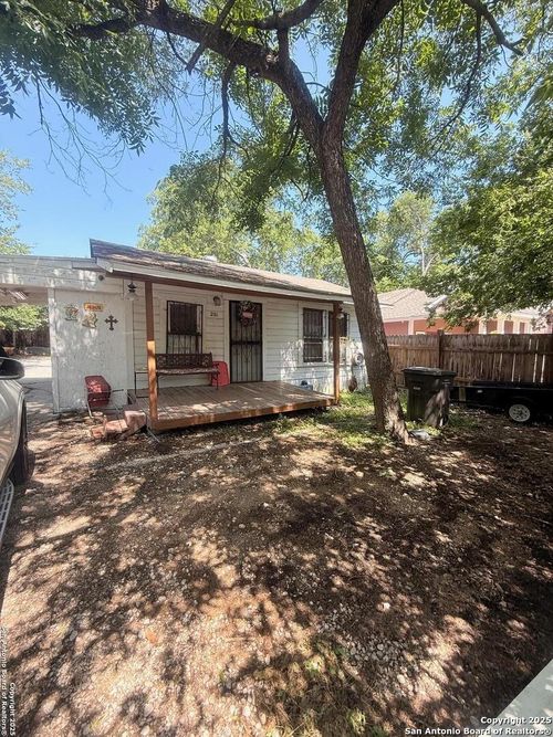 261 N San Gabriel Ave, San Antonio, TX, 78237-1533 | Card Image