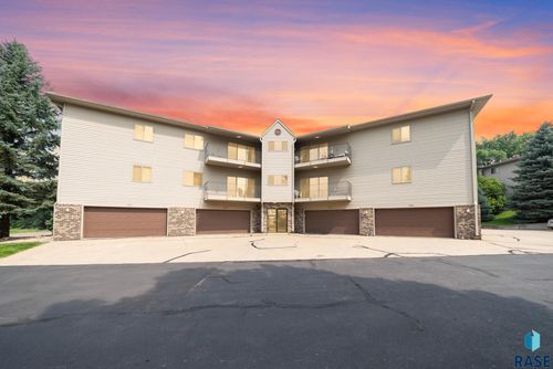 1510 S Southeastern Ave, Sioux Falls, SD, 57103-8528 | Card Image