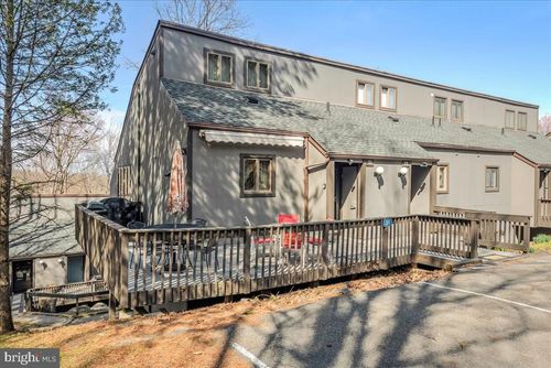 31 Middle Village Way, Tannersville, PA, 18372-7723 | Card Image