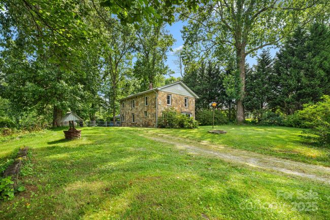 1058 Howard Gap Loop Rd, House other with 3 bedrooms, 3 bathrooms and null parking in Flat Rock NC | Image 24