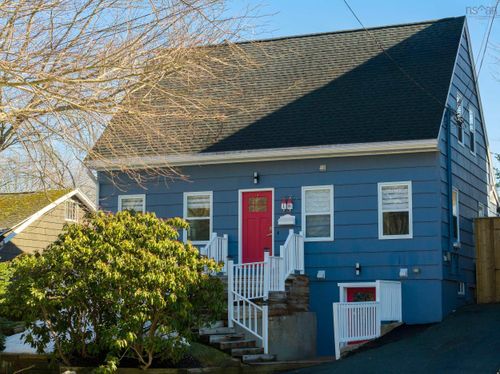 18 Forest Hill Dr, Halifax, NS, B3M1X4 | Card Image