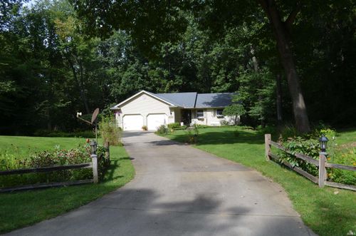 10013 Hasse Ct, Syracuse, IN, 46567-7409 | Card Image