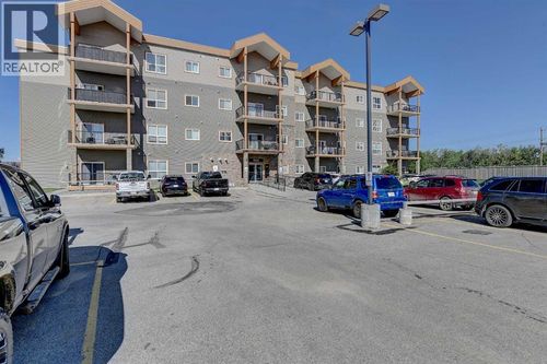 9225 Lakeland Dr, Grande Prairie, AB, T8X0B8 | Card Image
