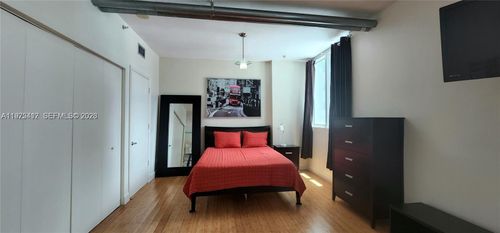 1121-690 Sw 1st Ct, MIAMI, FL, 33130-2912 | Card Image