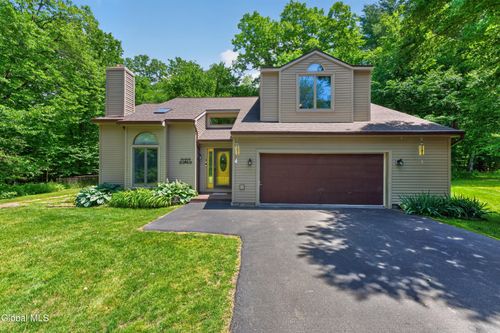 15 Arbor Ln, Clifton Park, NY, 12065-5911 | Card Image