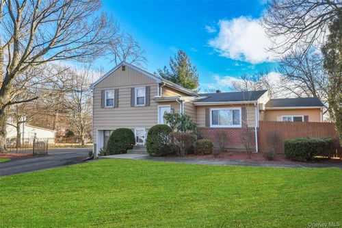 138 E Eckerson Rd, Spring Valley, NY, 10977-3139 | Card Image