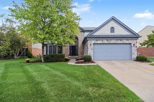 45063 Weymouth Dr, Canton, MI, 48188-3262 | Card Image