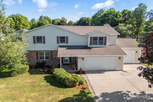 1594 Louva Ct, Belding, MI, 48809-9425 | Card Image