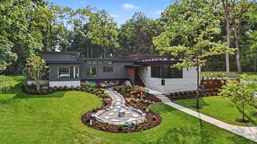3657 Knoll Creek Ct, Ann Arbor, MI, 48105-9307 | Card Image