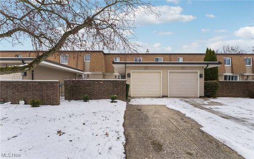 26523 Sussex Dr, Olmsted Falls, OH, 44138-2616 | Card Image