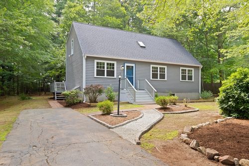 18 Great Meadow Dr, Carver, MA, 02330-1140 | Card Image