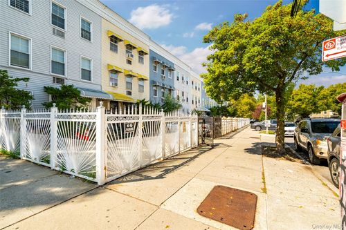 142 W 175th St, Bronx, NY, 10453-7306 | Card Image