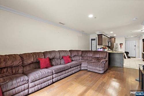 1625 Paterson Plank Rd, Secaucus, NJ, 07094-4076 | Card Image