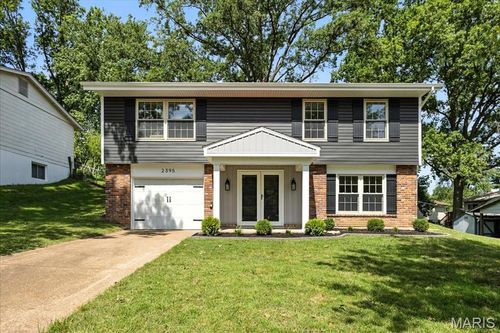 2395 Wesford Dr, Maryland Heights, MO, 63043-4147 | Card Image
