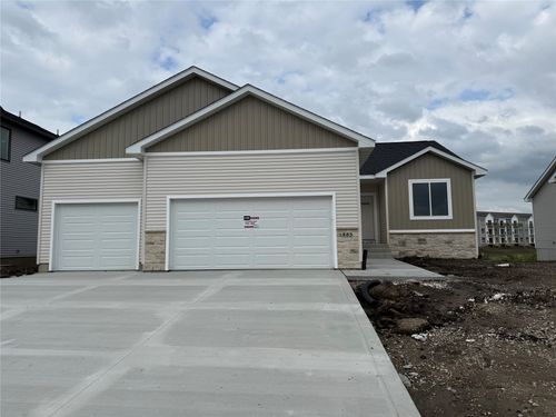 885 11th St, Waukee, IA, 50263-9001 | Card Image