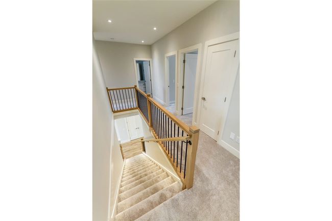 10897 Morrisette Pl, House other with 6 bedrooms, 5 bathrooms and 4 parking in Maple Ridge BC | Image 12