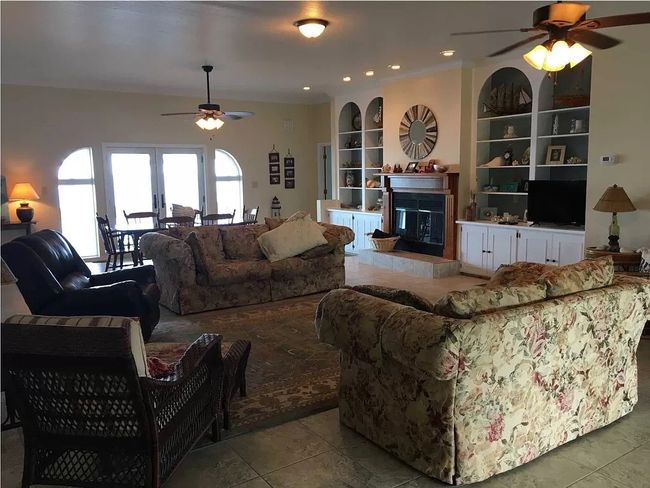 2074 Hwy 98 W, House other with 4 bedrooms, 3 bathrooms and 6 parking in Carrabelle FL | Image 4
