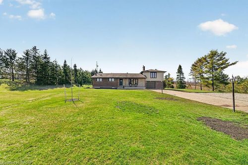 9752 Regional 9 Road, West Lincoln, ON, N0A1C0 | Card Image