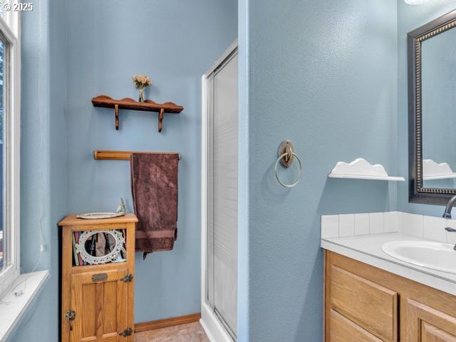 423 E Main St, House other with 5 bedrooms, 3 bathrooms and null parking in Carlton OR | Image 15
