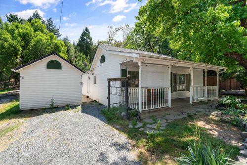 945 S 3rd St, Jacksonville, OR, 97530-9696 | Card Image
