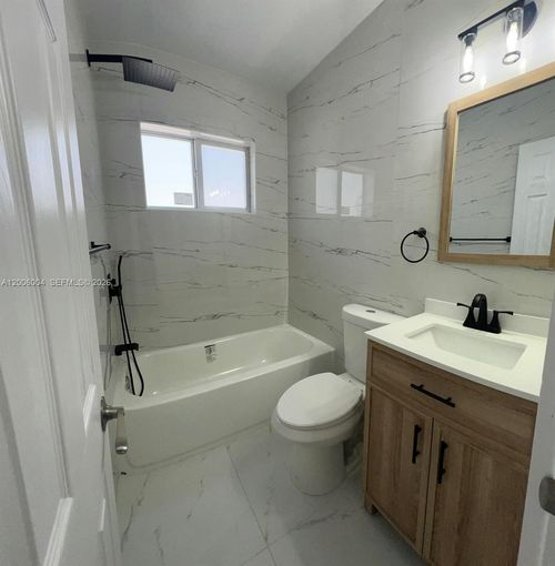 2041-2041 Nw 2nd St, Miami, FL, 33125-5323 | Card Image