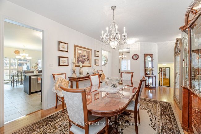 56 Manor Forest Rd, House other with 4 bedrooms, 4 bathrooms and 4 parking in Mount Albert ON | Image 10