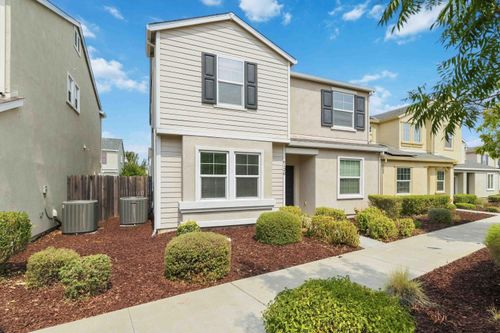 8128 Emmy Willow Ln, Sacramento, CA, 95828-5399 | Card Image