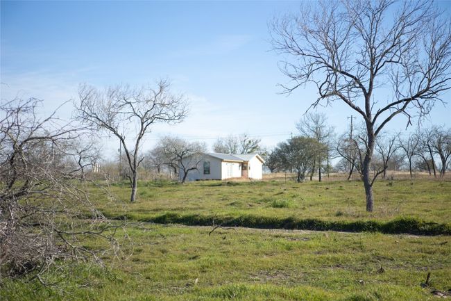 2095 Bridal Path Rd, House other with 1 bedrooms, 1 bathrooms and 100 parking in Luling TX | Image 29