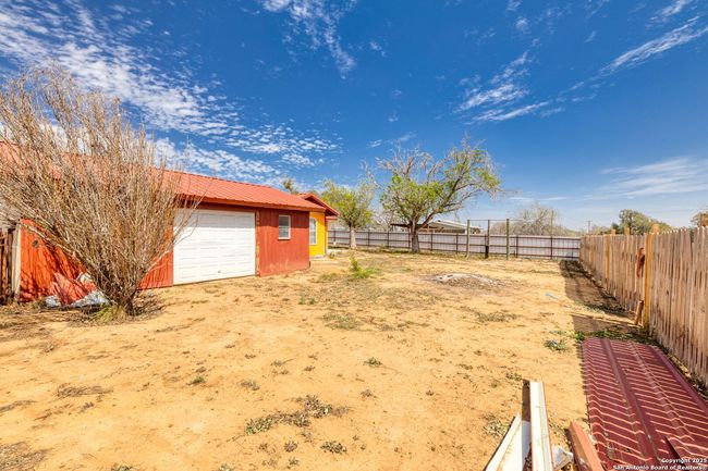 13934 N Interstate 35, House other with 3 bedrooms, 1 bathrooms and null parking in Moore TX | Image 24
