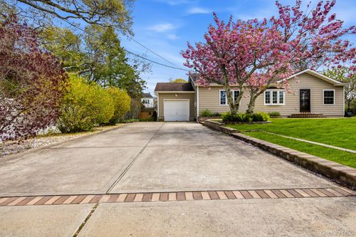 46 Lafayette Dr, Shirley, NY, 11967-4111 | Card Image