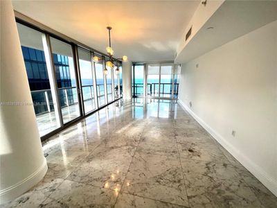 1008 - 17121 Collins Ave, Condo with 3 bedrooms, 3 bathrooms and null parking in Sunny Isles Beach FL | Image 2