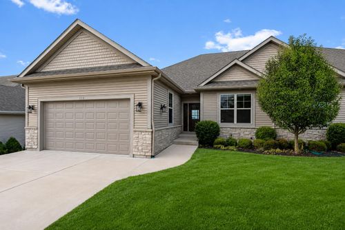 460 S Stone Ridge Dr, Lake Geneva, WI, 53147-8904 | Card Image