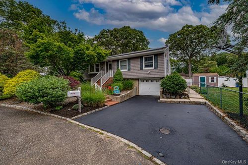 23 Oak St, Centereach, NY, 11720-1715 | Card Image