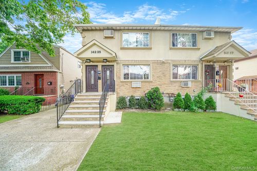 14225 250th Street, New York, NY, 11422 | Card Image