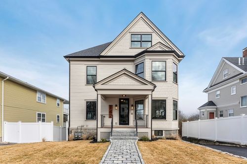 2-142 Metropolitan Ave, Boston, MA, 02131-4209 | Card Image