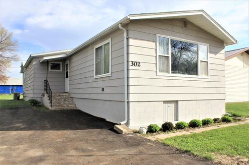 302 Mckinley Ave, Underwood, ND, 58576-4040 | Card Image