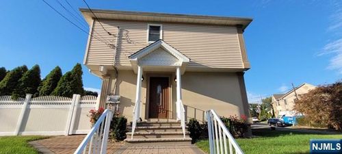 2 Roth St, Elmwood Park, NJ, 07407-2532 | Card Image