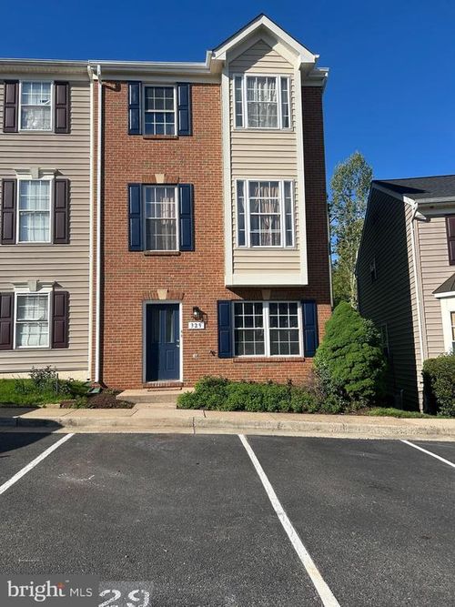 66-329 Kirby St, MANASSAS PARK, VA, 20111-3403 | Card Image