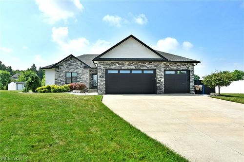 4885 Tree Line Trl, New Middletown, OH, 44442-7755 | Card Image